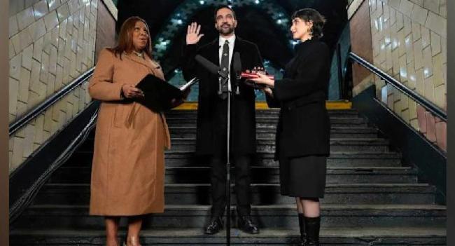 නිව්යෝක් නුවර නගරාධිපති දිවුරුම් දෙයි...